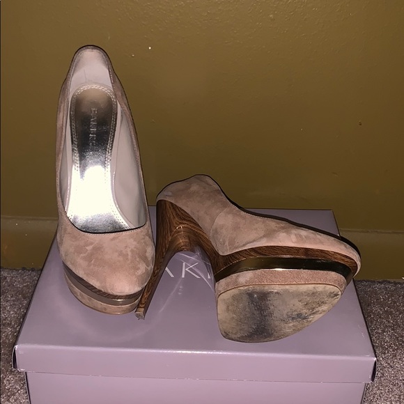 Baker’s stacked heel pumps - Picture 3 of 3